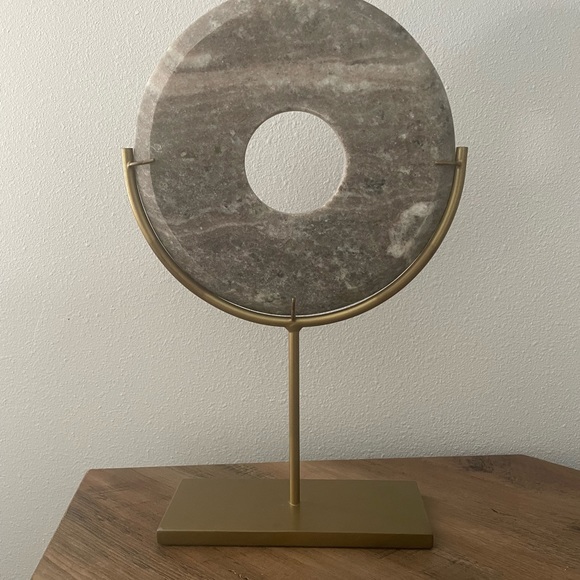 Threshold with Studio McGee marble disc - Picture 4 of 7